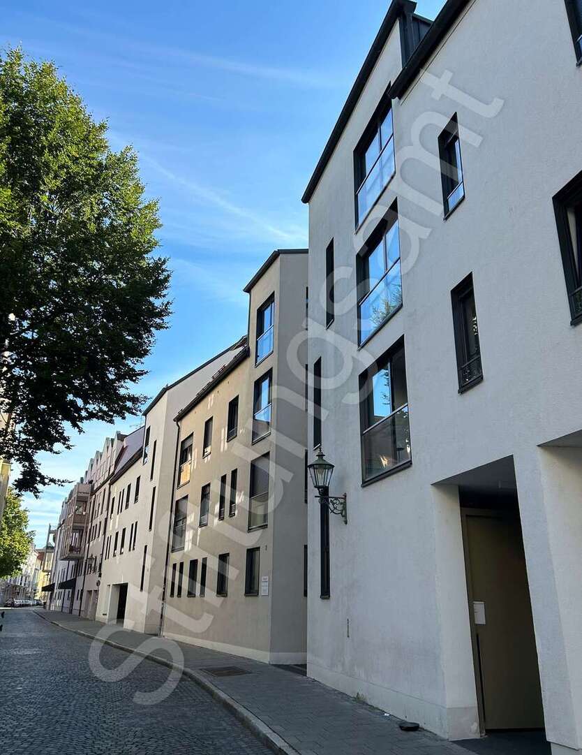 Wohnung zum Mieten in Augsburg 1.350 € 106.13 m² 3 zimmer