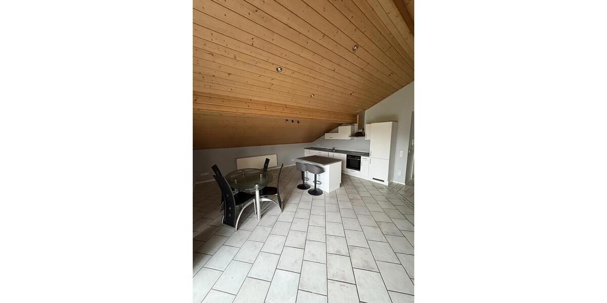 Dachgeschoßwohnung Mossautal - 5 Zimmer, 115 m&sup2;, 1.000&euro; | Angebot:25947874