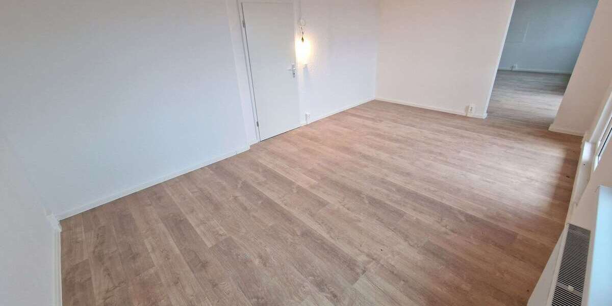 Etagenwohnung Halle Halle-Neustadt - 6 Zimmer, 118 m&sup2;, 950&euro; | Angebot:27070159