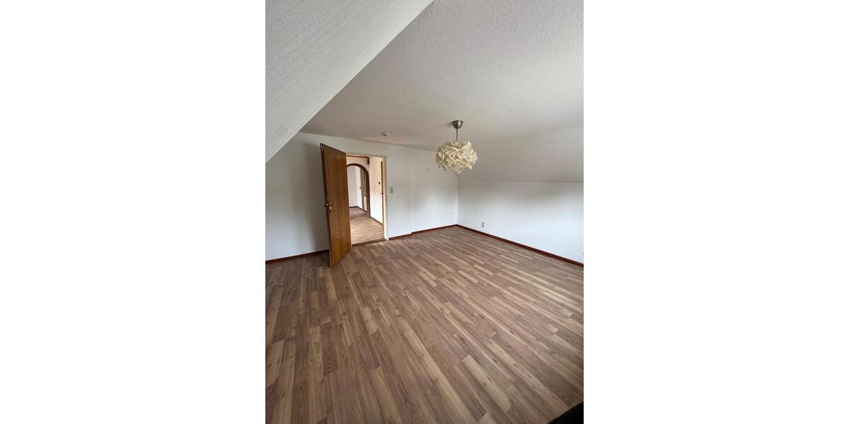 Dachgeschoßwohnung Delmenhorst Düsternort - 3 Zimmer, 109 m&sup2;, 1.000&euro; | Angebot:26522369