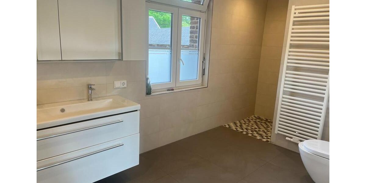 Etagenwohnung Wassenberg - 4 Zimmer, 150 m&sup2;, 1.500&euro; | Angebot:26652924