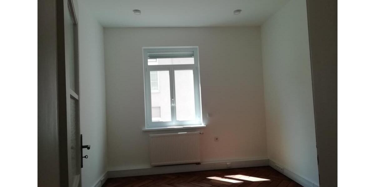 schön renovierte 3 ZKB Altbauwohnung 3 zimmer