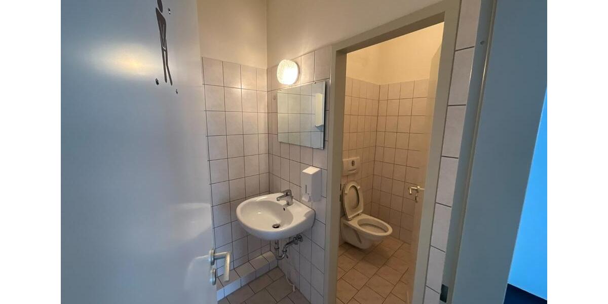 Laden Ladenlokal Gewerbe Büro direkt am Markt Lauchhammer zimmer