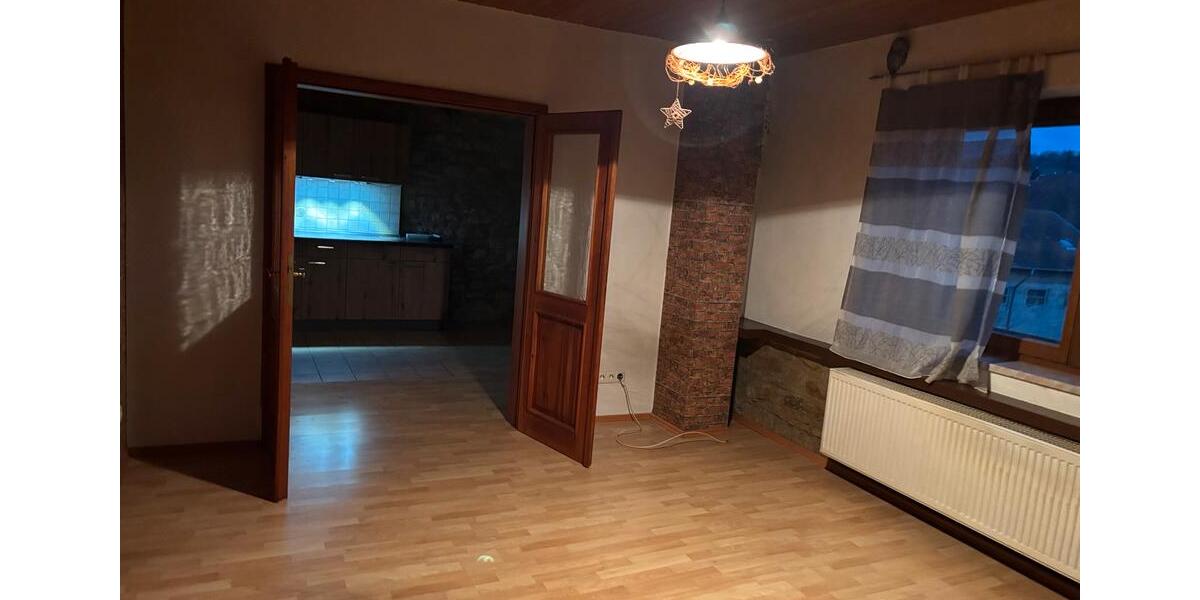 Hochparterre Waldböckelheim - 5 Zimmer, 141 m&sup2;, 1.250&euro; | Angebot:24865602