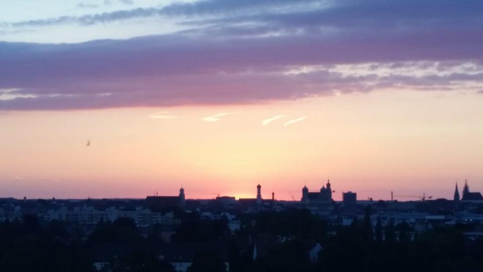 1,5 ZKB mit traumhaftem Ausblick über Augsburg und die Alpen zimmer