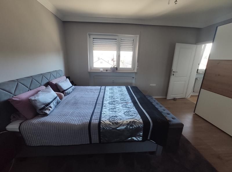 5 Zi. OG Wohnung mit Gartennutzung, Balkon und Garage 5 zimmer