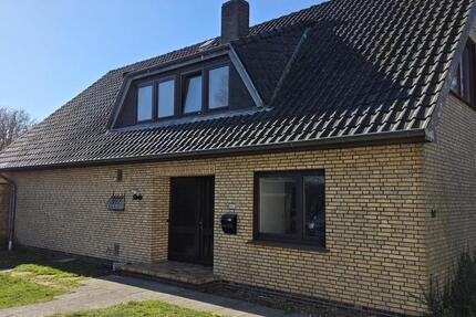 Haus Stuhr - 7 Zimmer, 200 m&sup2;, 1.500&euro; | Angebot:25882466