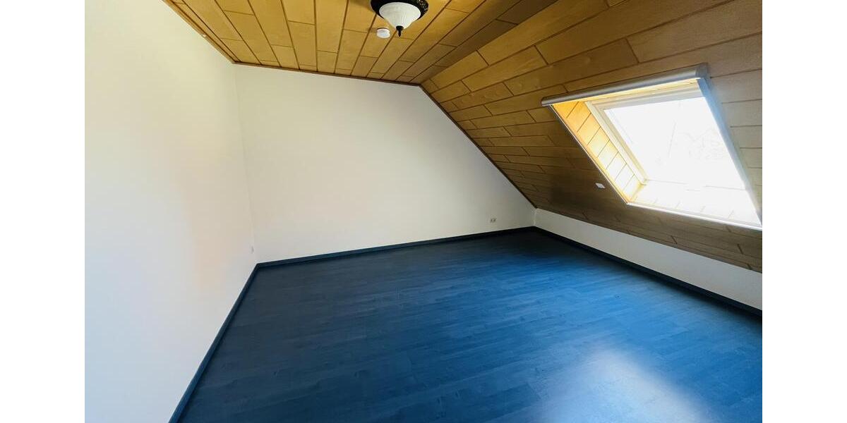 Dachgeschoßwohnung Bad Rappenau - 2.5 Zimmer, 67 m&sup2;, 950&euro; | Angebot:25960105