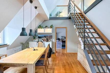 Hochwertige 3,5-Zimmer Dachgeschoss-Wohnung mit Galerie in zentraler Lage
