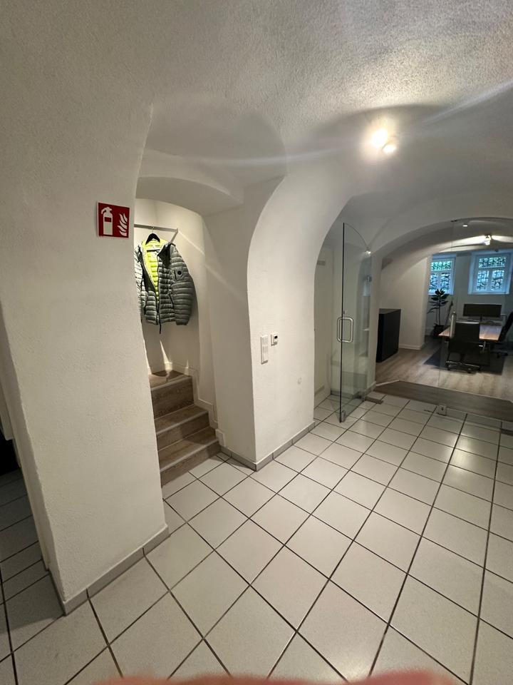 3 schöne Büroräume in stilvoller Altbauvilla zu vermieten