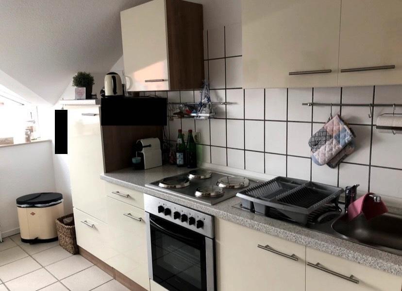 Wunderschöne 2-Zimmer DG Wohnung zu vermieten zimmer