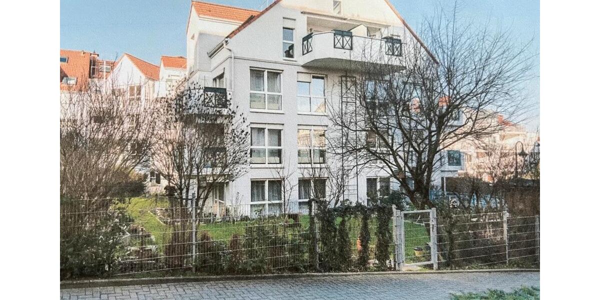 Luxuriöse neuwertige und möblierte Wohnung mit riesigem Garten 3 zimmer