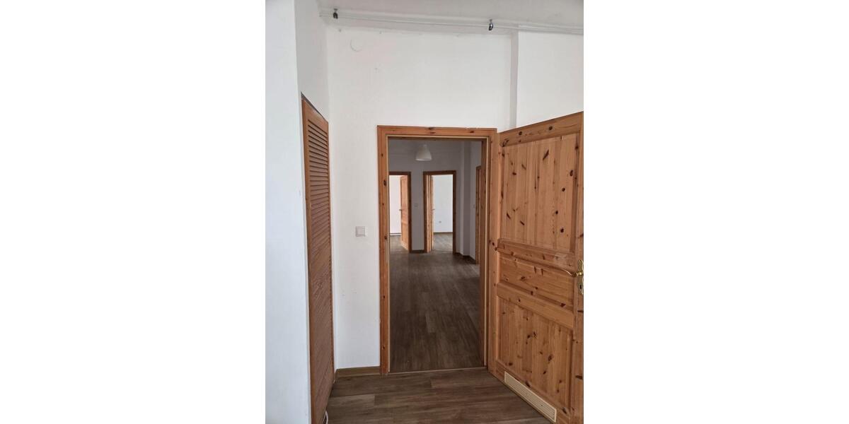 Etagenwohnung Detmold - 5 Zimmer, 120 m&sup2;, 1.200&euro; | Angebot:25638790