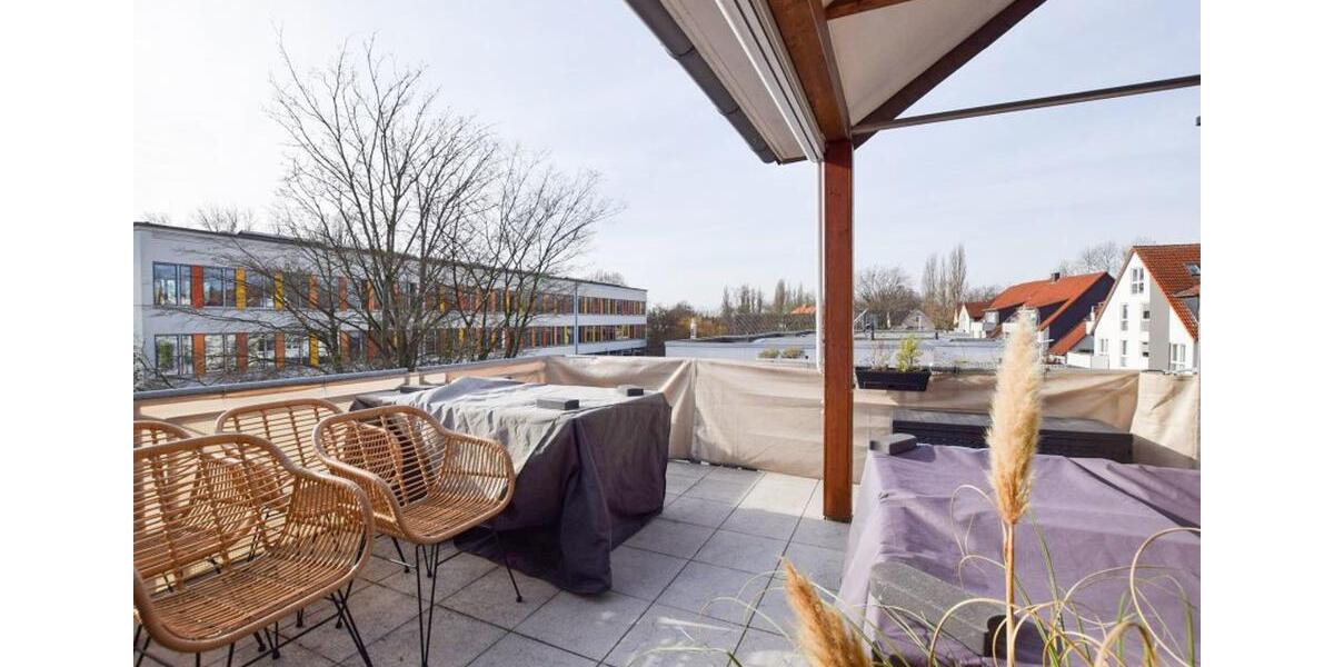 Lichtdurchflutete Dachgeschosswohnung mit Stil in guter Lage von 4.5 zimmer