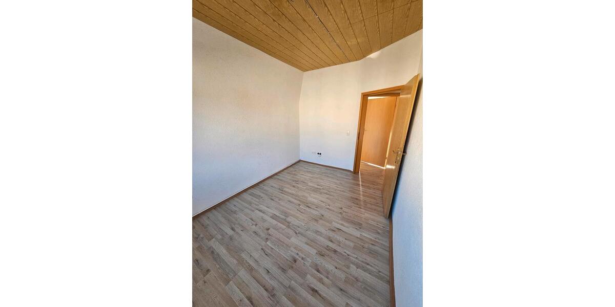 Etagenwohnung Nordenham - 4 Zimmer, 65 m&sup2;, 700&euro; | Angebot:25963603