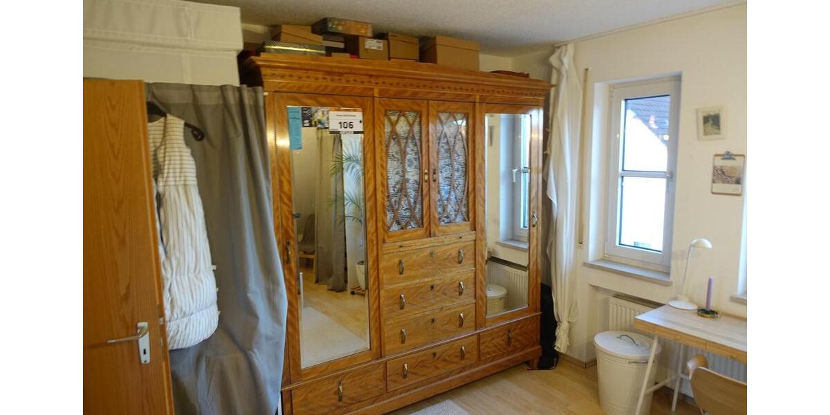 Dachgeschoßwohnung Bubenreuth - 3 Zimmer, 83 m&sup2;, 1.090&euro; | Angebot:25982195