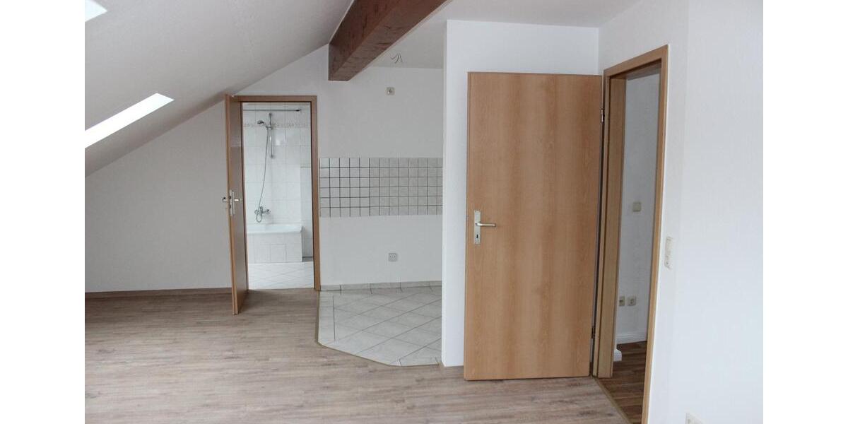 Dachgeschoßwohnung Döbeln - 2 Zimmer, 36 m&sup2;, 250&euro; | Angebot:26563583