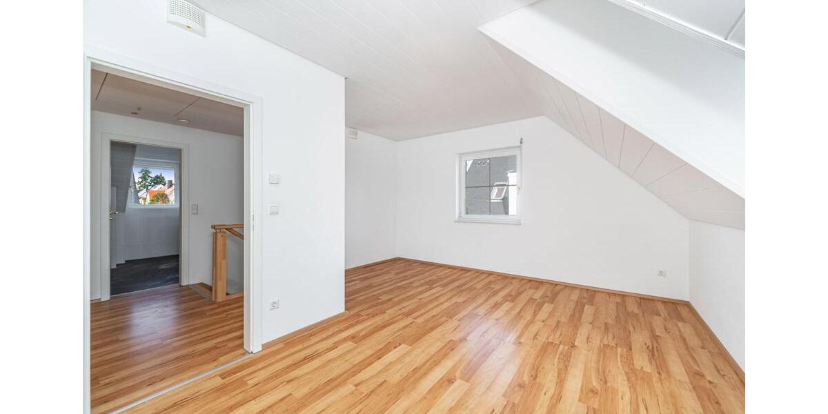 Einfamilienhaus Grünwald - 5 Zimmer, 160 m&sup2;, 4.700&euro; | Angebot:25987282