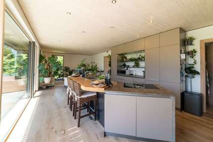 Haus zum Mieten in Kirchheim 3.990 € 270 m²