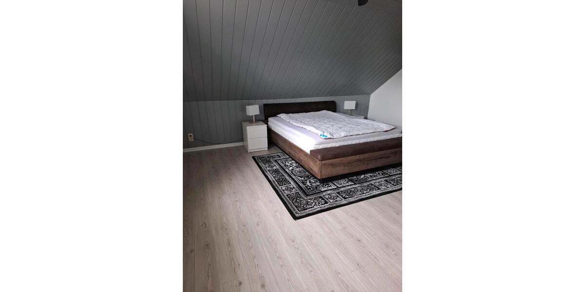 Dachgeschoßwohnung Edewecht - 2.5 Zimmer, 78 m&sup2;, 950&euro; | Angebot:25145721