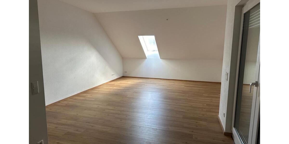 Dachgeschoßwohnung Altötting - 3 Zimmer, 100 m&sup2;, 1.200&euro; | Angebot:24477723