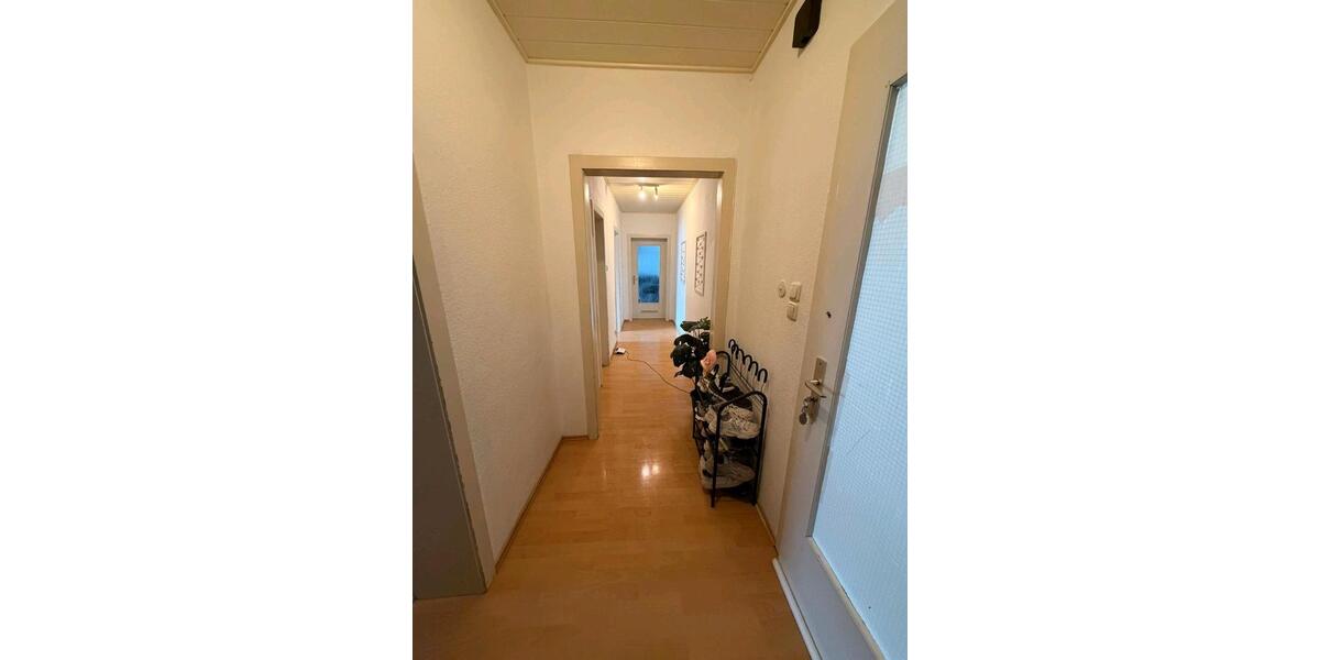 Etagenwohnung Halle - 3 Zimmer, 63 m&sup2;, 570&euro; | Angebot:26528621