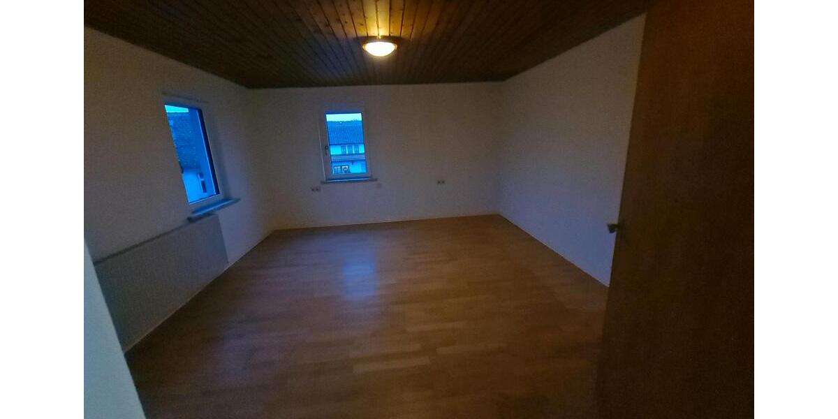 Etagenwohnung Markt Nordheim - 5 Zimmer, 150 m&sup2;, 1.150&euro; | Angebot:26609476