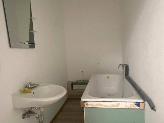 Gewerbeobjekt Güstrow - 4 Zimmer, 1.500&euro; | Angebot:25745739