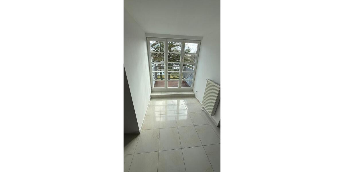 Dachgeschoßwohnung Schwerin Friedrichsthal - 4 Zimmer, 137 m&sup2;, 1.370&euro; | Angebot:25855164