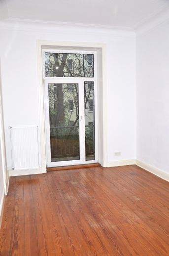 Gepflegte Altbau- ObergeschossWohnung mit überdachtem PKW-Stellplatz und guter Raumaufteilung in beliebter Wohnlage in Hamburg- Eimsbüttel