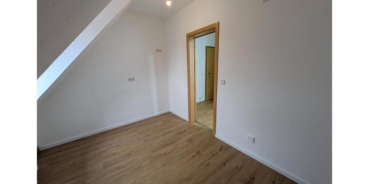 Dachgeschoßwohnung Groitzsch - 3 Zimmer, 60 m&sup2;, 390&euro; | Angebot:25935597