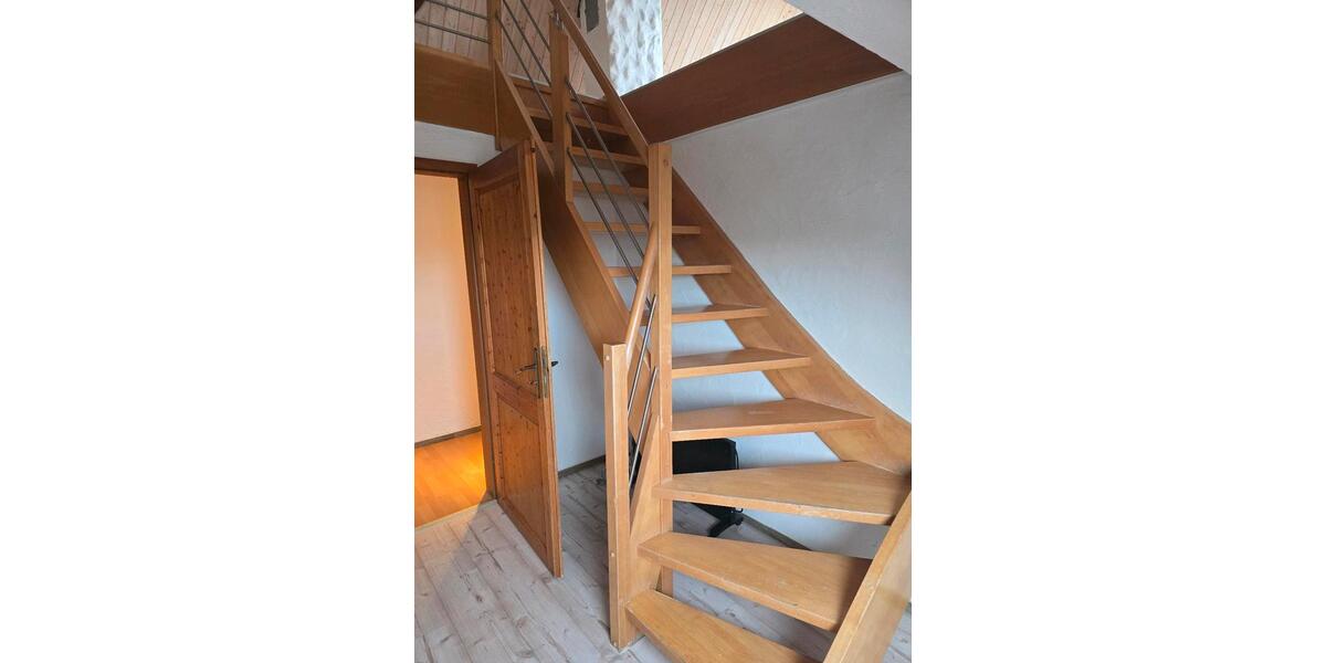 Dachgeschoßwohnung Wernau (Neckar) - 5 Zimmer, 120 m&sup2;, 1.550&euro; | Angebot:26129560