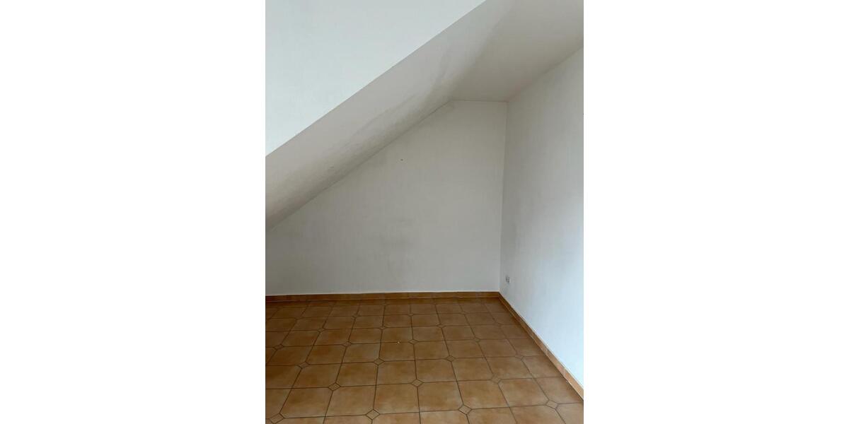 Dachgeschoßwohnung Mörfelden-Walldorf Walldorf - 3 Zimmer, 84 m&sup2;, 1.550&euro; | Angebot:24771257