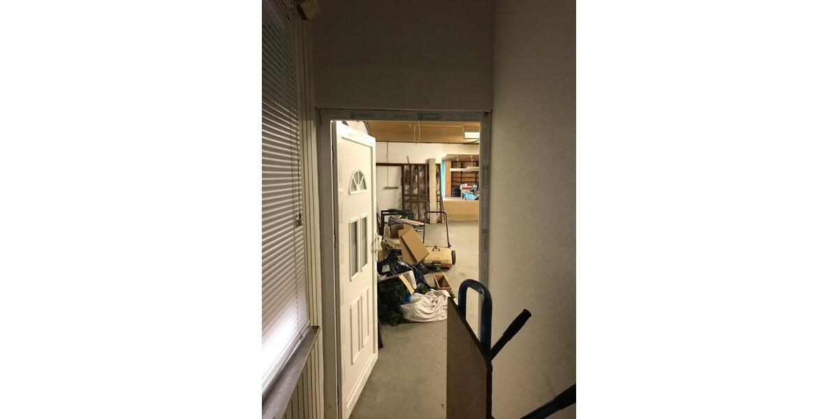 Biete 260 qm Hallen und Büro Fläche zimmer