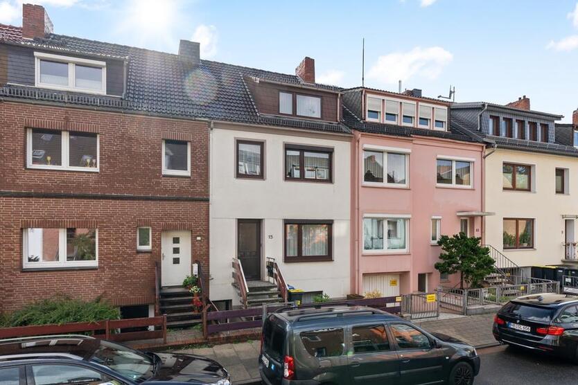 Helles WG-Zimmer in einer Altbau-WG mit Terrasse & Garten