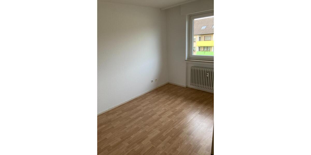 Attraktive 3 Zimmer Wohnung, plus Mansardenzimmer mit Badezimmer, 4 zimmer