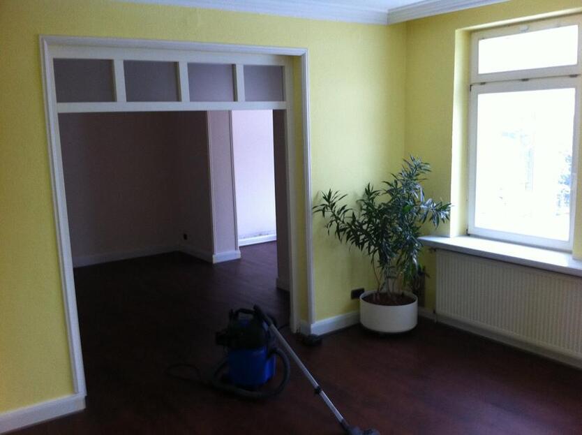 Schöne AltbauWohnung 93m² EG 2,5 Zi ab 1025 evtl. früher