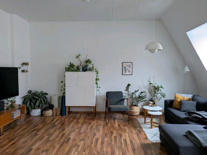 ZWISCHENMIETE, 14.09.-30.09.25: Helle 2 Zi Balkon Sülz