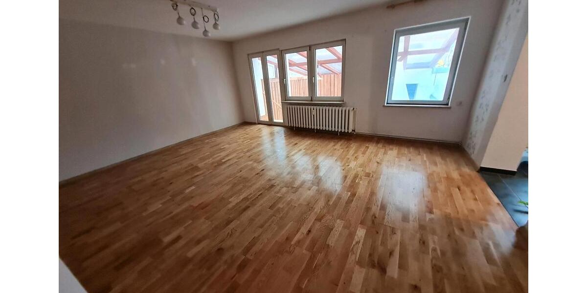 Etagenwohnung Eisenhüttenstadt - 3 Zimmer, 93 m&sup2;, 1.000&euro; | Angebot:25189748
