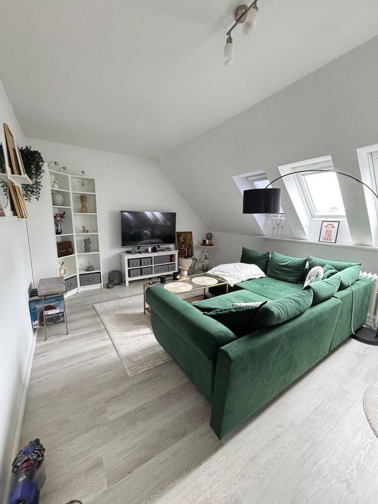 sehr gepflegte 2-Zimmer-Dachgeschoss-Wohnung