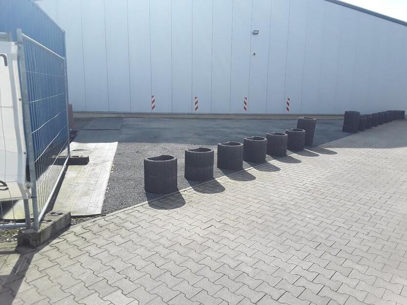 Stellfläche, Parkplatz, Stellplatz auch für Autohändler, Gewerbe