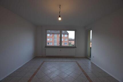 +++ Zum Einzug bereit! 3-Raumwohnung mit Tageslichtbad und Balkon +++ zimmer