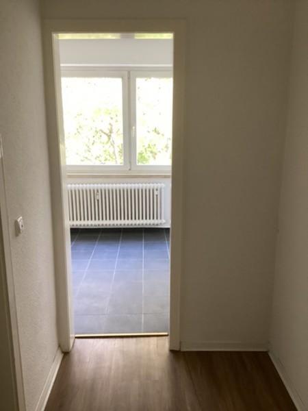 Sanierte und renovierte 1-Zimmer-Wohnung mit Balkon zimmer