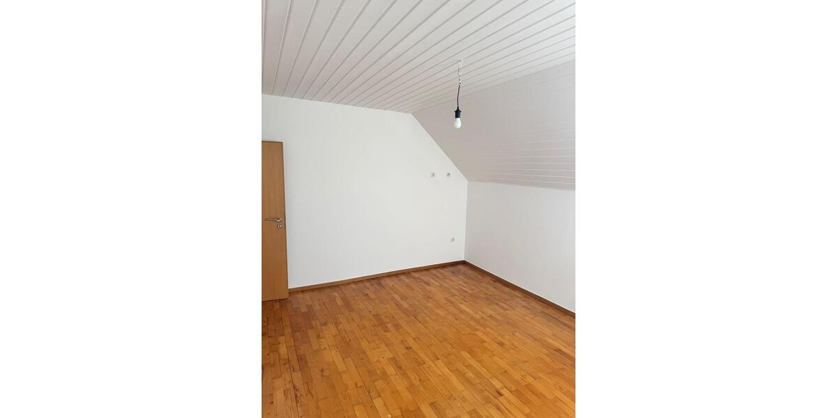 Dachgeschoßwohnung Konz - 4 Zimmer, 85 m&sup2;, 1.050&euro; | Angebot:26323508