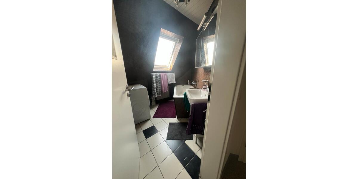 Dachgeschoßwohnung Stuttgart Stuttgart-Süd - 13 Zimmer, 89 m&sup2;, 575&euro; | Angebot:26652370