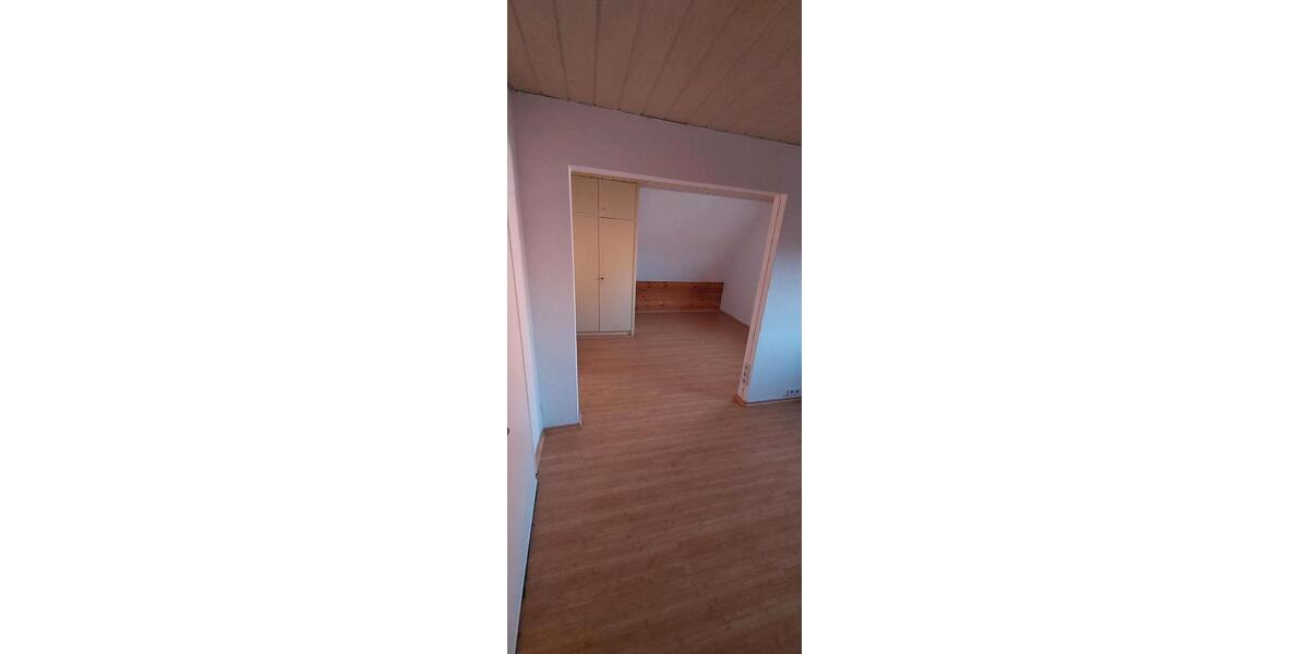 Dachgeschoßwohnung Bürgstadt - 3 Zimmer, 96 m&sup2;, 960&euro; | Angebot:24805279