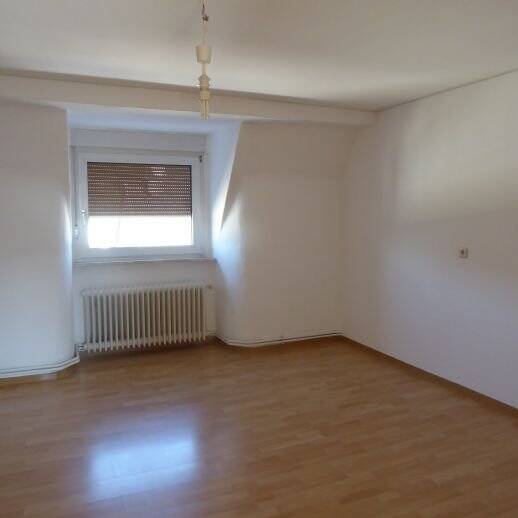 **3 Zimmer-Wohnung mit Balkon und Einbauküche in Neheim** 3 zimmer