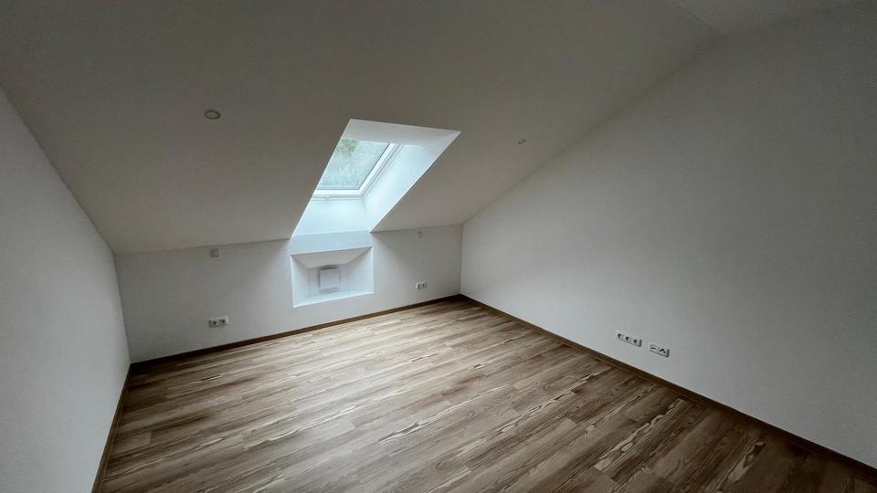 Dachgeschoßwohnung Ruderting - 2 Zimmer, 69 m&sup2;, 690&euro; | Angebot:26660082