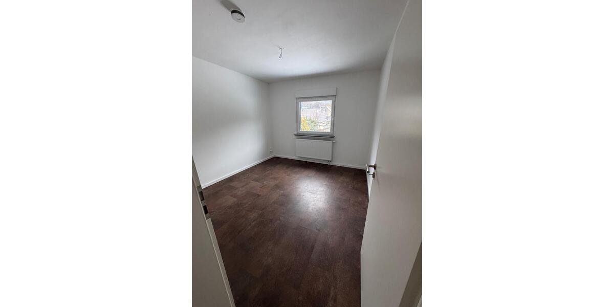 Etagenwohnung Wuppertal Gemarkung Langerfeld - 3 Zimmer, 90 m&sup2;, 1.350&euro; | Angebot:24886164