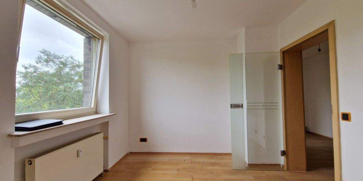 Komfortables Wohnen: Balkon, Tiefgarage, Pool & Sauna in Duisburg 3 zimmer